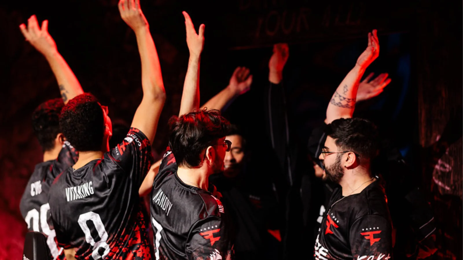 A FaZe Clan dominou a Team Falcons por 2x0 e garantiu vaga no Top 4 do Major de Rainbow Six Siege! Confira os resultados e a agenda das semifinais.