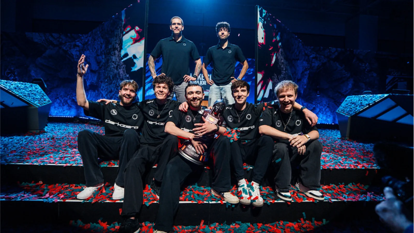 A DarkZero é a grande campeã do Major de Rainbow Six Siege! A equipe do brasileiro Kyno bateu a Shopify Rebellion, faturou R$ 1 milhão e garantiu 1.500 SI Points.