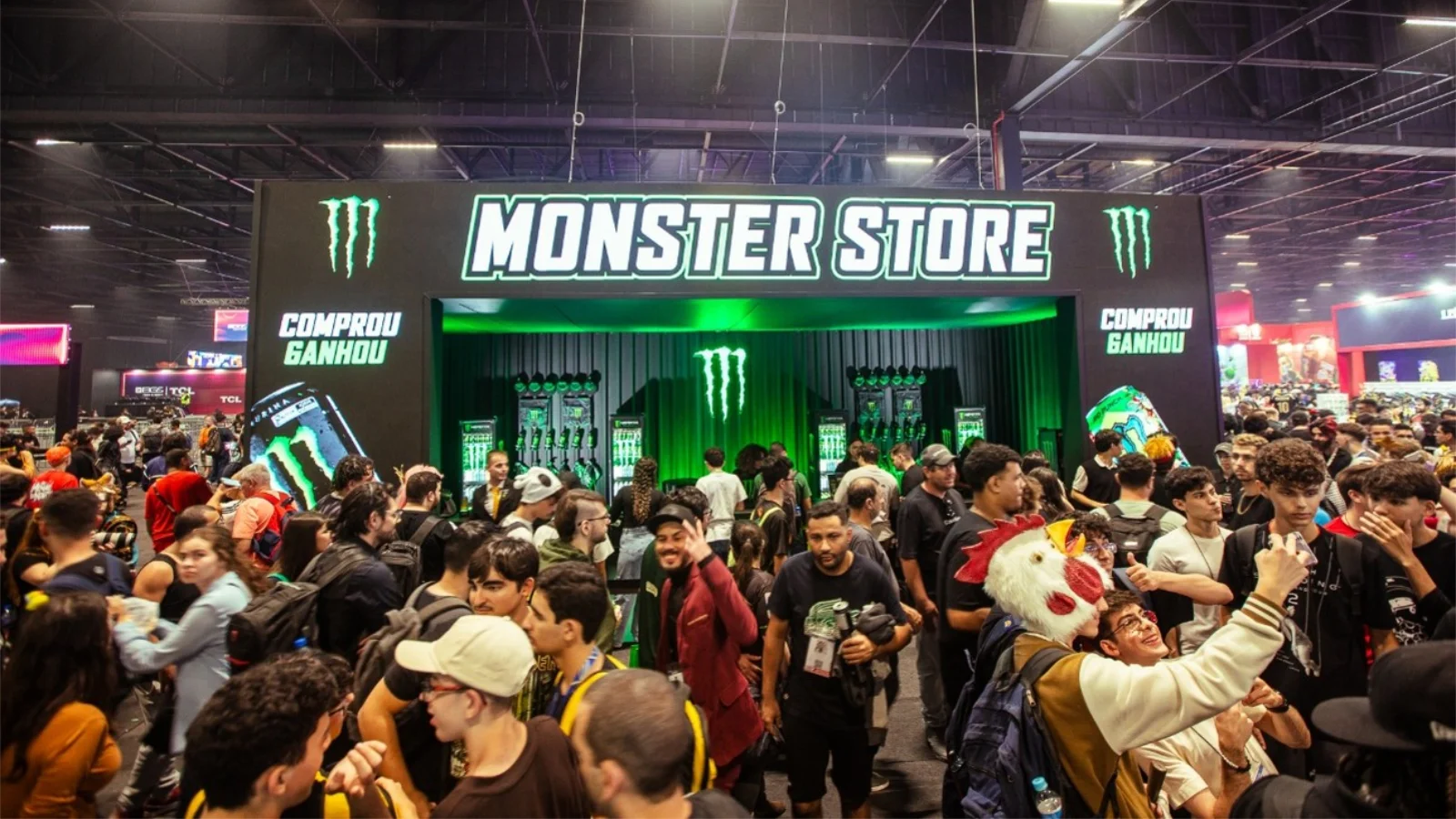 A Monster Energy anunciou uma promoção exclusiva para levar fãs à BGS 2026! Concorra a cadeiras gamers, kits de periféricos e brindes.