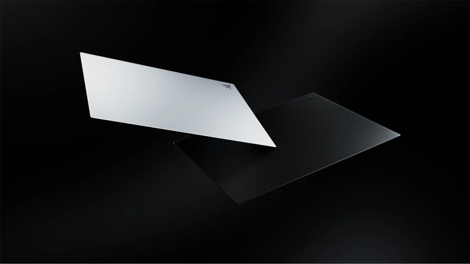 A Razer apresenta o Atlas Pro! Com apenas 1,9 mm de espessura, o novo mousepad de vidro temperado redefine a ergonomia e precisão.