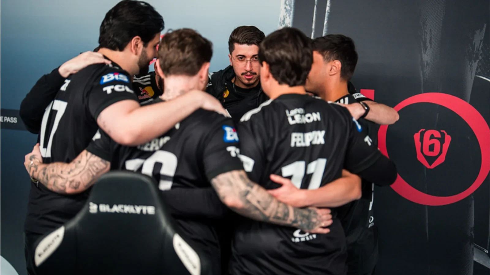 Quatro times brasileiros (FaZe, FURIA, Fluxo W7M e NiP) avançam aos playoffs do Six Invitational 2026. Disputa por US$ 3 milhões.