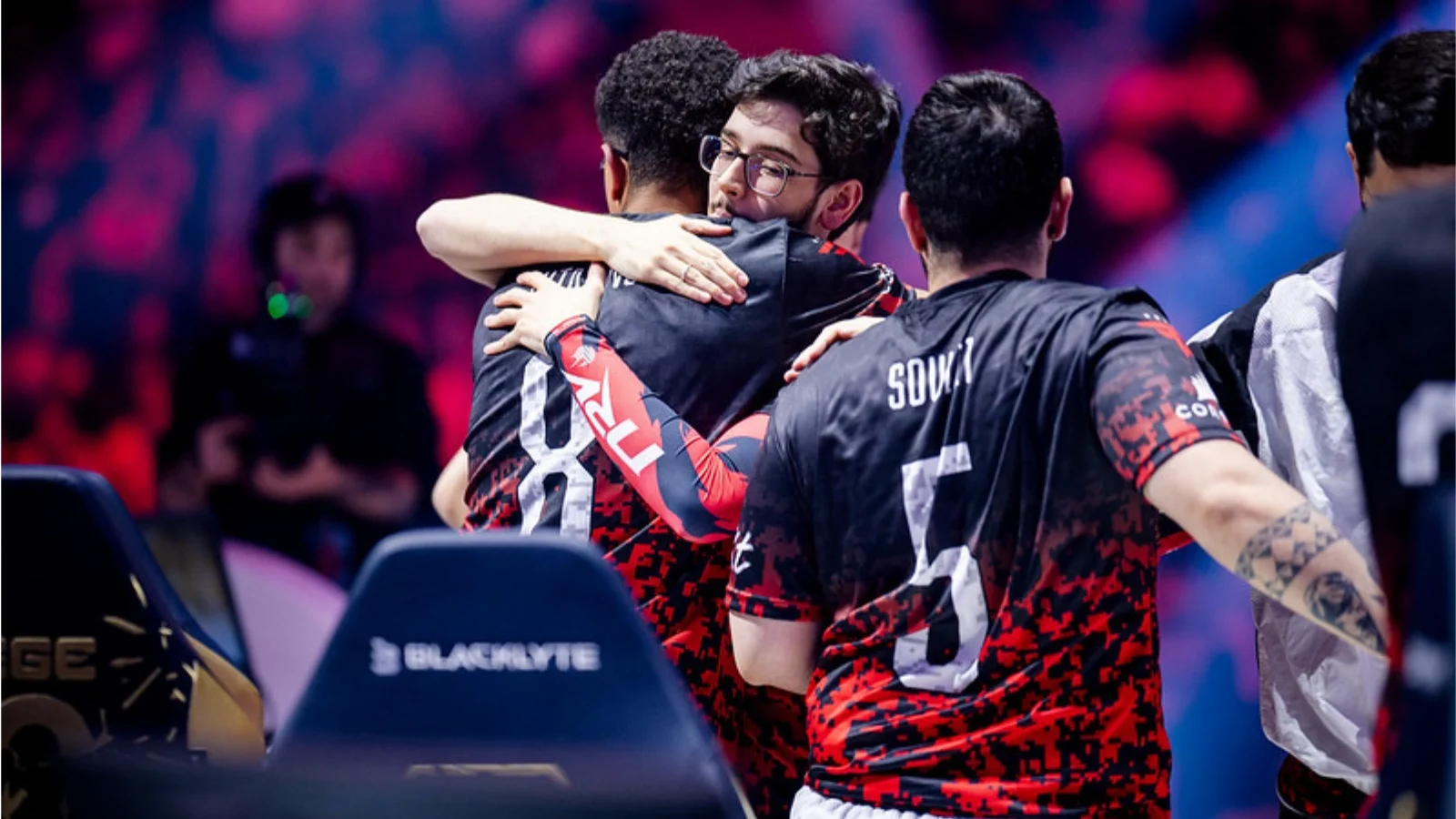 Histórico! FaZe Clan vence a Falcons e garante vaga em sua 3ª final consecutiva de Six Invitational. Brasil brilha em Paris.