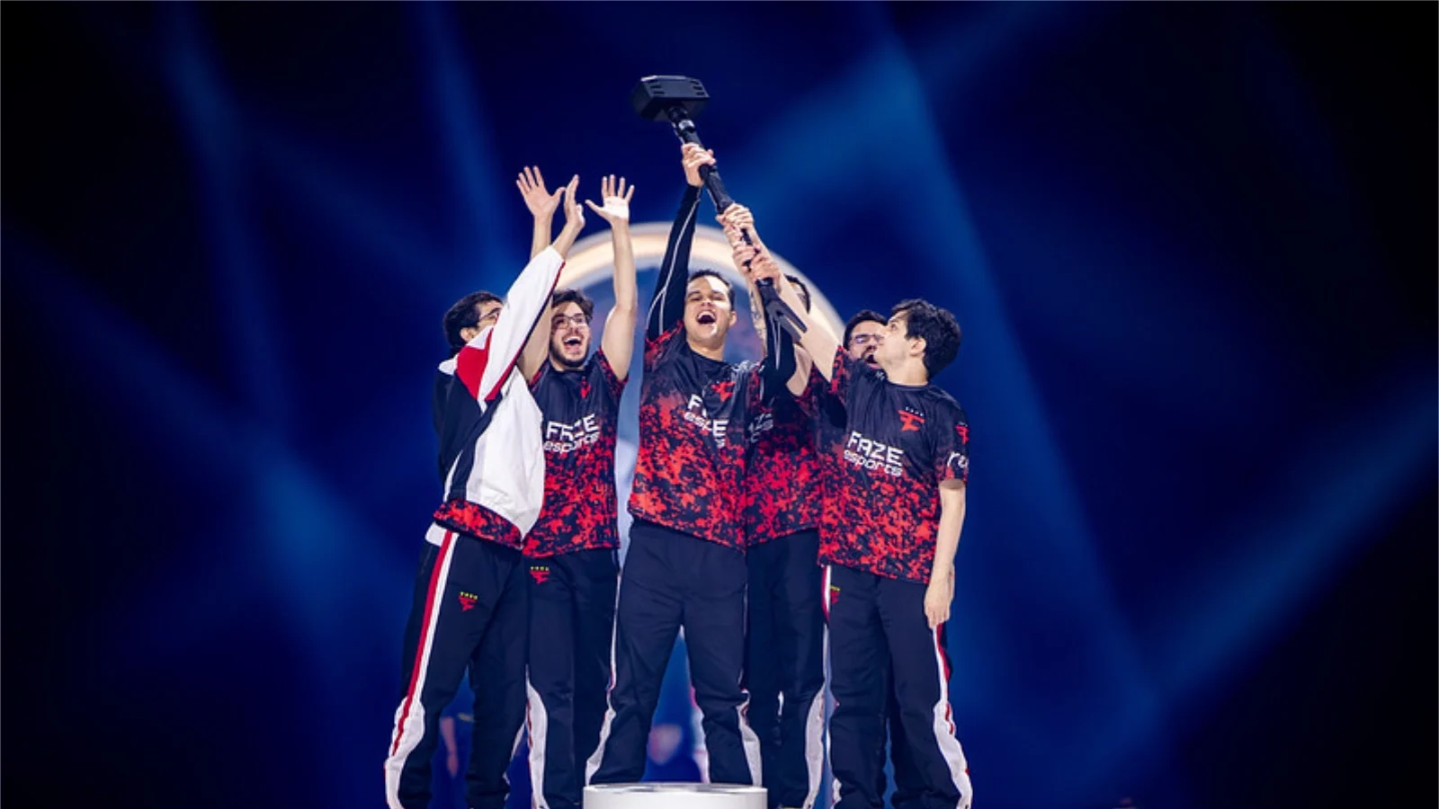 Histórico! FaZe Clan vence a Team Secret por 3x1 e é a primeira bicampeã consecutiva do Six Invitational. O Brasil é topo do mundo!