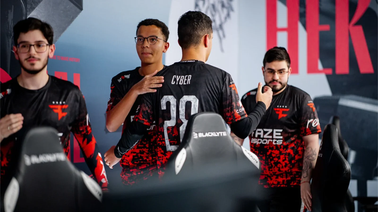 FaZe avança para a Final da Chave Superior do mundial de R6. FURIA e Fluxo W7M se enfrentam em clássico eliminatório na repescagem.