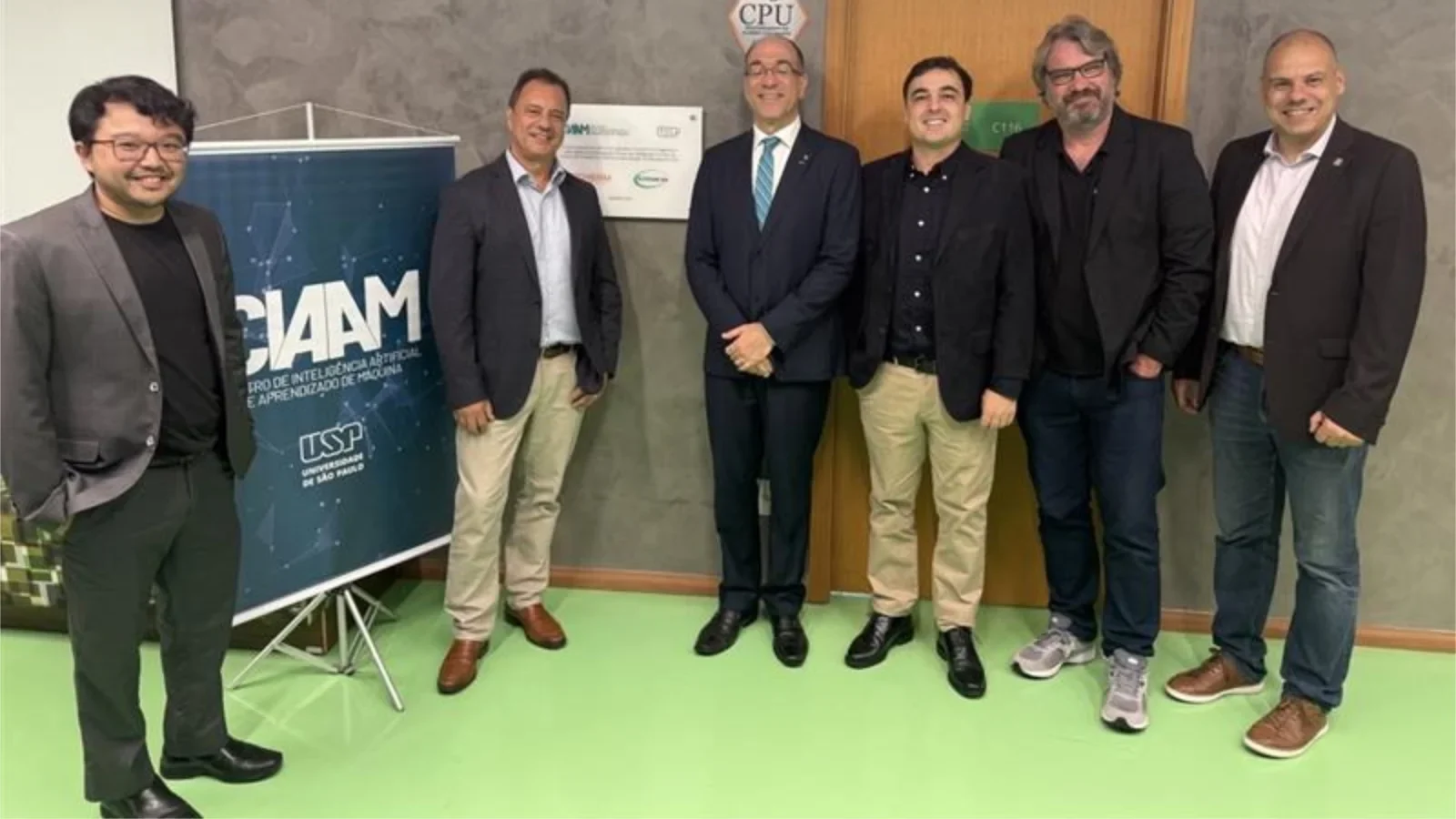 USP inaugura o Jairu, maior supercomputador de IA da América Latina. Equipamento de R$ 40 milhões conta com 96 GPUs NVIDIA B200.